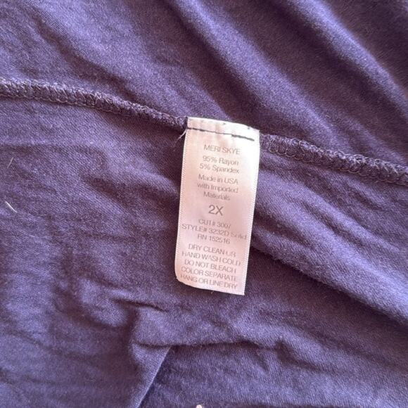 Meri Skye Navy Blue Women's Pullover Top Scoop Neck Asymetrical Hem sz 2X - Picture 4 of 6